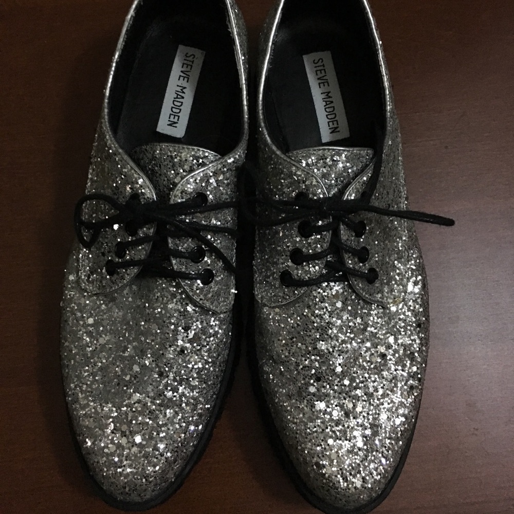 Size 8 Silver glitter Steve Madden shoes
